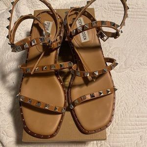 Steve Madden nude small wedge sandal with studs